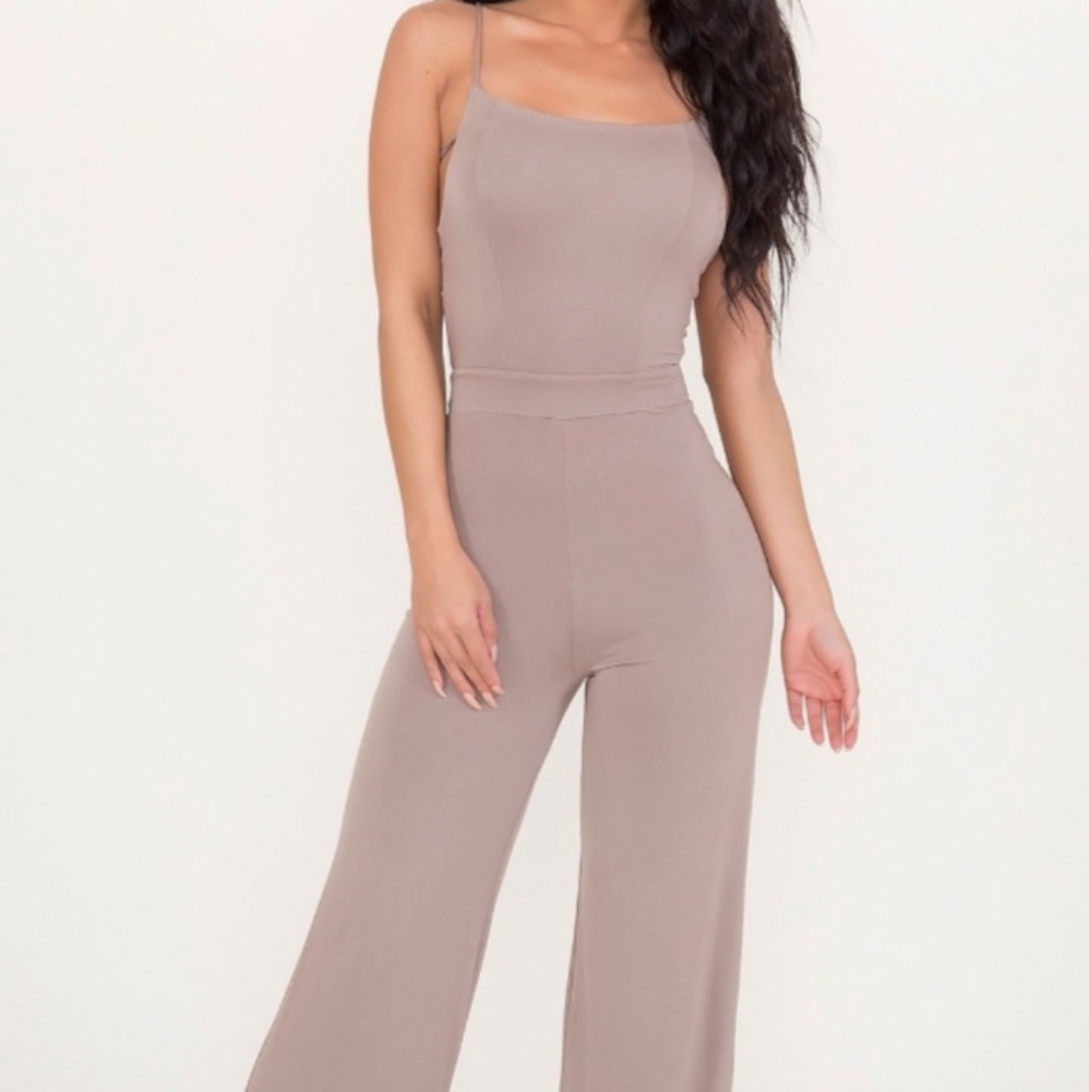 Stretchy Sleeveless Strappy Back Jumpsuit - Picture 2 of 2